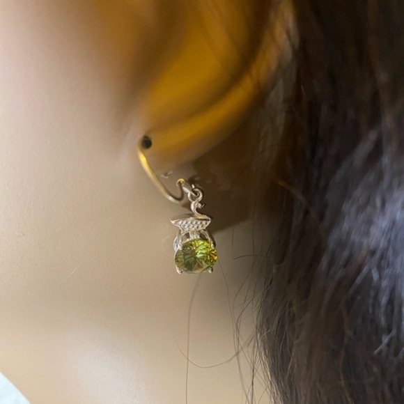 Simulated Peridot diamond earrings - Picture 7 of 7